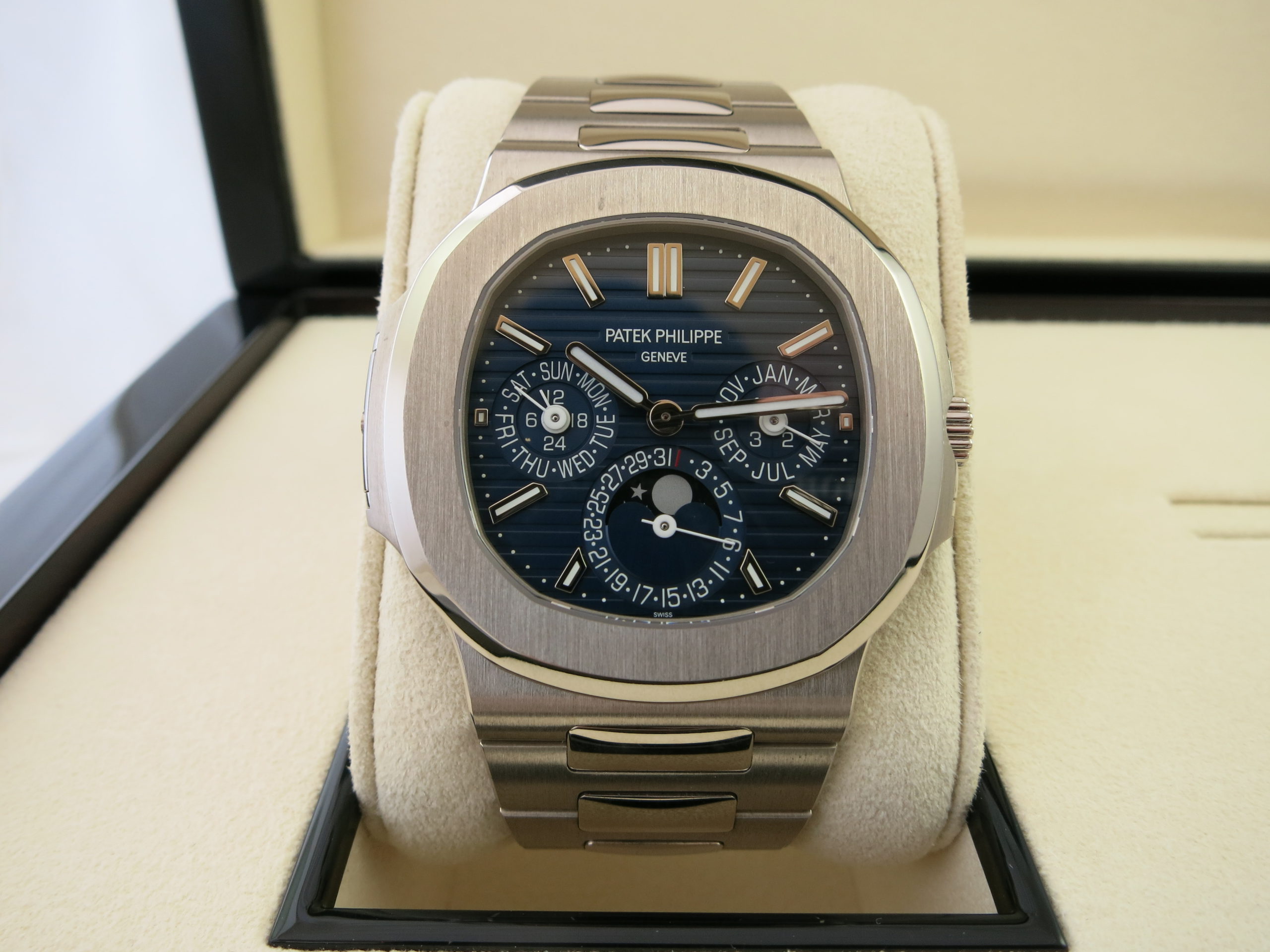 Patek Philippe 5740G Nautilus Perpetual Calendar Complete - Swiss Watch Time